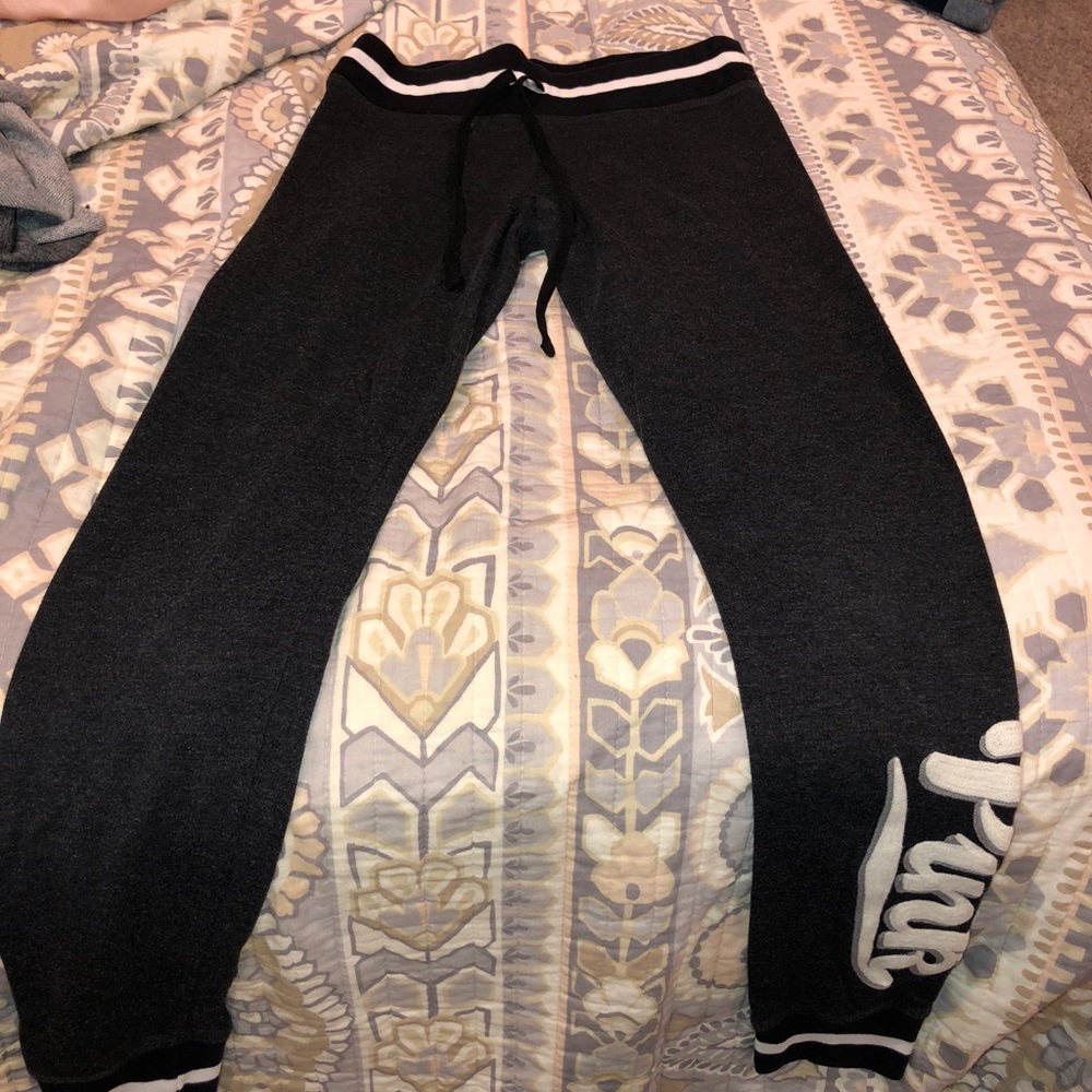 Victoria’s Secret Pink leggings